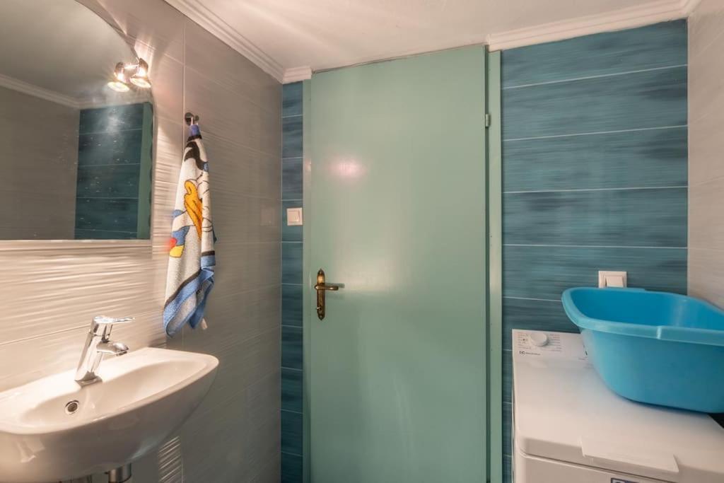 Cycladic Flat With Sea View And Bbq Grill Apartamento